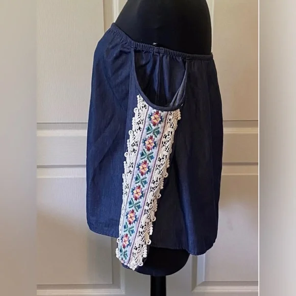 NWOT VaVa by Joy Han Blue Chambray Off Shoulder Embroidered Sleeve Blouse Large - Picture 3 of 16